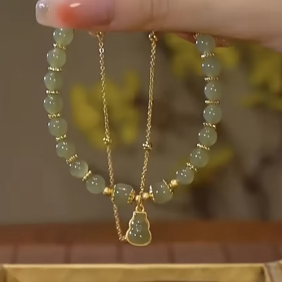 Jewelry - Moneybag Gold and Green Beaded Bracelet